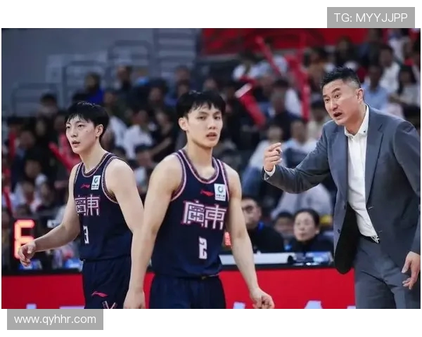 广东二沙训练四大亮点:徐杰突破犀利,胡明轩对抗升级,徐昕三分显威,杜润旺策应盘活(2) 广东二沙训练四大亮点:徐杰突破犀利,胡明轩对抗升级,徐昕三分显威,杜润旺策应盘活(2)